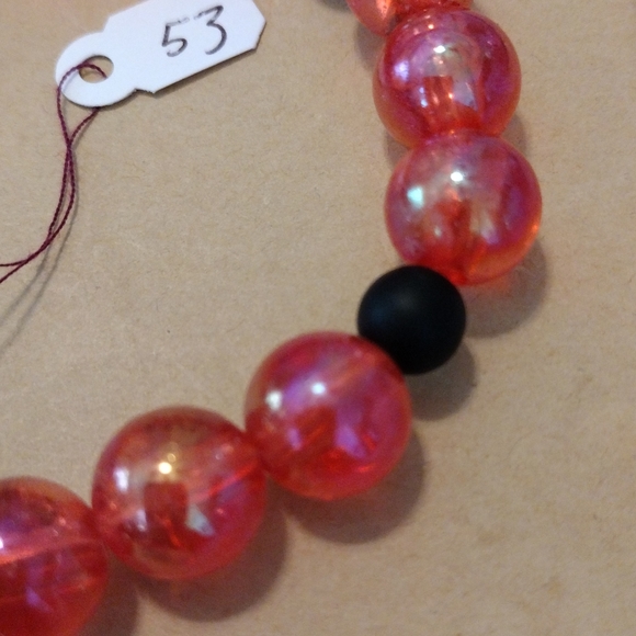 Artemis's Gems custom-made beaded bracelet with red and black beads - Picture 3 of 4